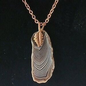 Agate slice pendant,  18" chain
